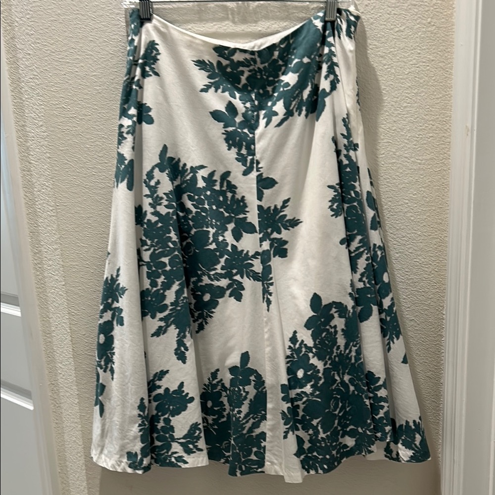 GAP Vintage Summer ‘05 Floral Green and White A Line Skirt/ 💯 cotton!